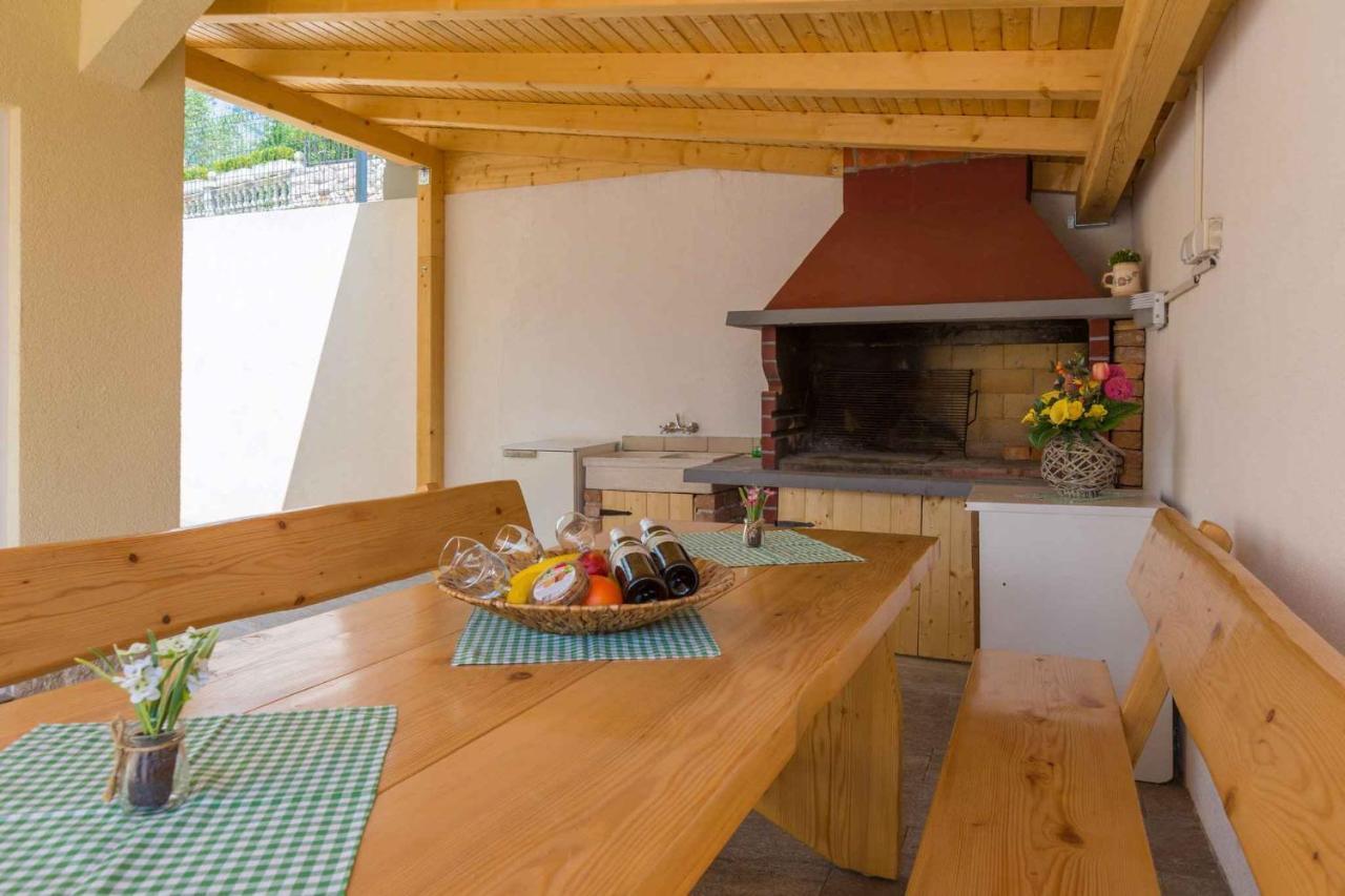 Holiday Home In Grizane 39285 Zewnętrze zdjęcie