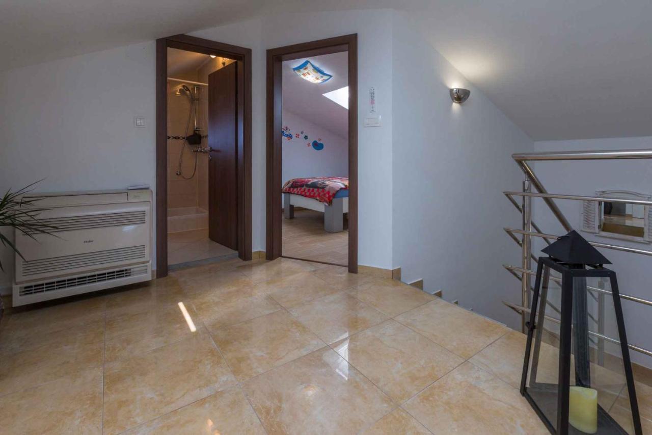 Holiday Home In Grizane 39285 Zewnętrze zdjęcie
