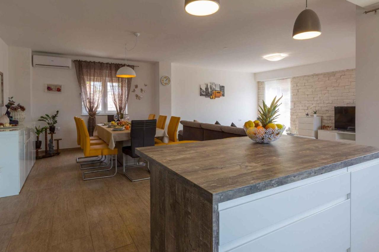 Holiday Home In Grizane 39285 Zewnętrze zdjęcie