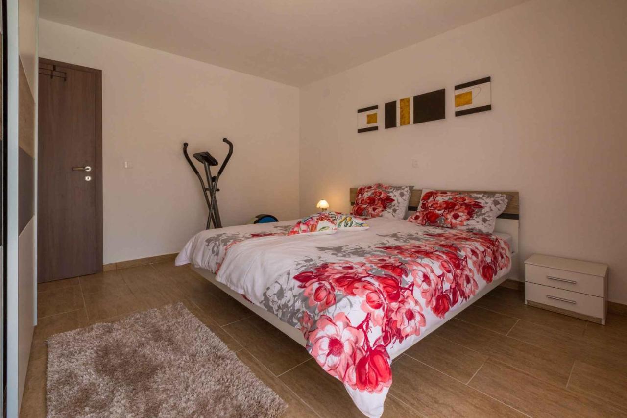 Holiday Home In Grizane 39285 Zewnętrze zdjęcie
