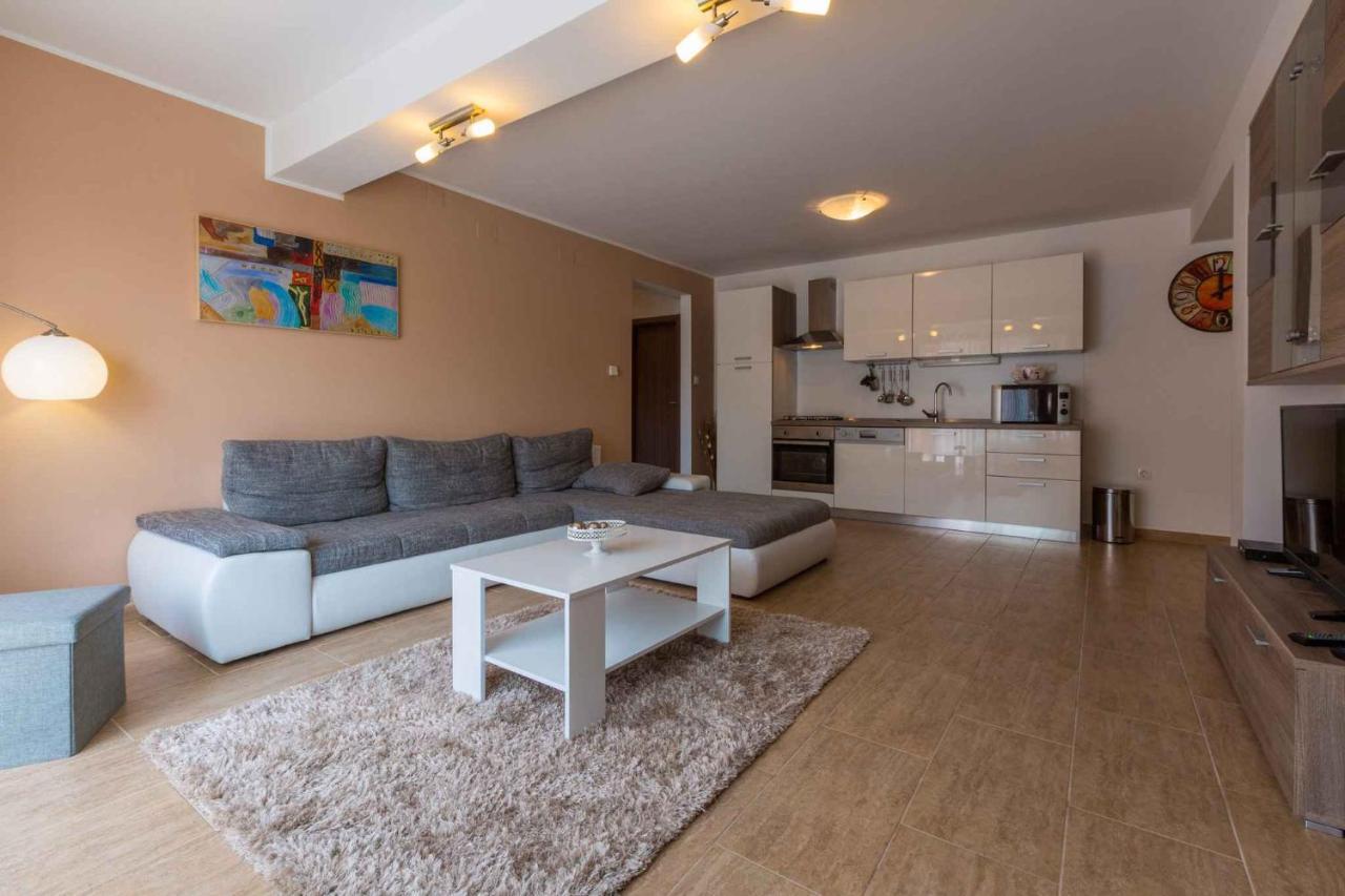 Holiday Home In Grizane 39285 Zewnętrze zdjęcie